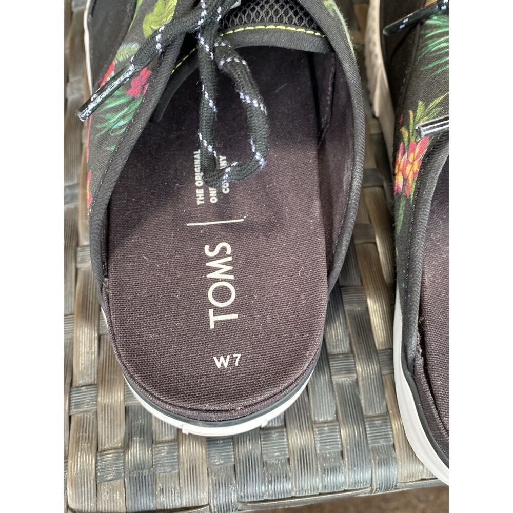 Toms shoes women’s size 7 - Picture 3 of 6